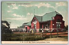 Independence, Iowa IA - C.R.I & P. Ry. Railroad Depot - Vintage Postcards picture