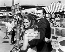 JOHNNY CASH AND JUNE CARTER CASH - 8X10 PUBLICITY PHOTO (WW290) picture