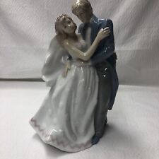 VINTAGE PORCELAIN GROON AND BRIDE FIGURINE BEAUTIFUL picture
