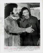 1972 Press Photo Reverend Jesse Jackson and Eddie McAshan with press in Memphis. picture