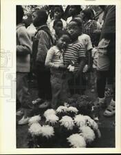 1989 Press Photo Two Children Hold Each Other at Memorial Service for 5-year-old picture
