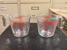 Matching Lot Of 2 Classic Pyrex 2 Cup measuring cup #516 Open handle 16oz picture