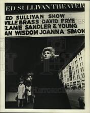 1971 Press Photo Opera Singer Joanna Simon Outside Ed Sullivan Theater picture
