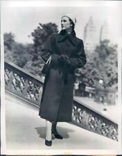 1949 Press Photo NYC Persian-Trimmed Rothmoor Coat - ner35641 picture
