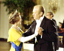 QUEEN ELIZABETH Dancing with GERALD R. FORD at White House-1976- 8x10 Photo picture