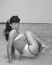 8X10 PUBLICITY PHOTO - BETTIE PAGE PIN UP VINTAGE  - 1950s Actress Model picture