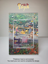 Pikachu 173/165 - Pokémon 151 - Magnetic Card Case + Artwork + Stand picture