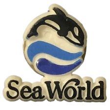 Vintage SeaWorld Shamu Killer Whale Orca Plastic Travel Souvenir Pin picture