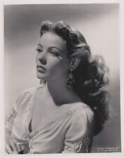 HOLLYWOOD BEAUTY GENE TIERNEY STYLISH POSE STUNNING PORTRAIT 1970s Photo C20 picture