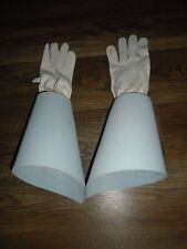 HOUSEHOLD CAVALRY CEREMONIAL GAUNTLETS SIZE 10 NEW WITH DEFECT picture