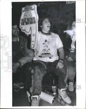 1989 Press Photo WWF Professional Wrestling Fan Booing Crowd Rick Cianci Boston picture