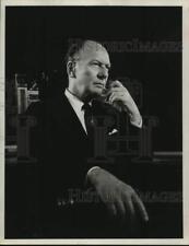 1966 Press Photo Actor John Gielgud - sap03619 picture