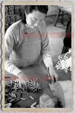 40s MACAU MACAO FIRECRACKER FACTORY WOMEN YOUNG LADY Vintage Photo 澳门旧照片 29950 picture
