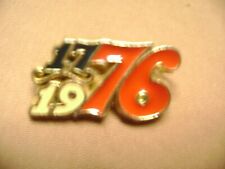 VINTAGE BICENTINNIAL 1776-1976  MULTICOLOR GOLD TONE PIN BACK/TAC PIN/LAPEL picture