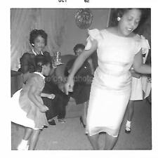 1960's PARTY SCENE Vintage FOUND FAMILY PHOTO Original  BLACK+WHITE 211 61 K picture