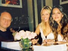 (Kf) FOUND PHOTO Photograph 4x6 Color Victoria Secret Models Creepy Guy Old Man picture