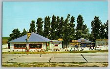 Winona, Minnesota - Beautiful Hiawatha Valley - Shop & Museum - Vintage Postcard picture