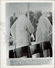 1962 Press Photo Krishna Menon and Jawaharlal Nehru confer at New Delhi airport. picture