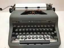 Vintage Royal Portable Typewriter, Quiet De Luxe, w /Case, Gray, Working picture