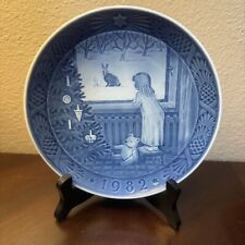 Vintage 1982  Royal Copenhagen ”waiting Chri'' annual Christmas collection plate picture