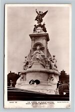 RPPC London England Statue Queen Victoria Memorial c1911 Vintage Postcard picture