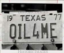 1977 Press Photo Specialized Lavaca County, Texas auto license plate, Oil4ME picture
