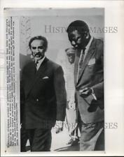 1964 Press Photo Moise Tshombe and Haile Selassie talk at Athens airport. picture