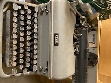 Royal vintage typewriter picture