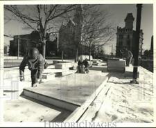 1989 Press Photo Clinton Square Winterfest Snow Sculpture Construction Workers picture