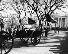 JOHN F. KENNEDY STATE FUNERAL PROCESSION LEAVES WHITE HOUSE  8X10 PHOTO (EP-916) picture