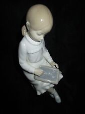 MINT RETIRED VINTAGE NAO BY LLADRO SCHOOL GIRL WITH CALK BOARD 8