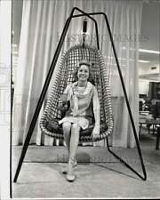 1962 Press Photo Marian Nixon sits on wicker swing - lra73441 picture