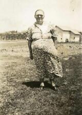 XX305 Vtg Photo FARM RURAL WOMAN IN ROUND GLASSES, PRINT DRESS c 1930's picture