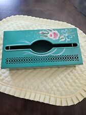 VINTAGE TIN METAL TOLE PAINTED TISSUE KLEENEX BOX WALL HANGING TOLEWARE cute picture