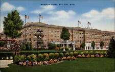 Wenonah Hotel Bay City Michigan flags flowers ~ 1940s linen postcard picture