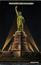 New York - Statue of Liberty at Night - Vintage Postcard - Unposted picture