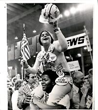 LD278 1972 AP Wire Photo REPUBLICAN NATIONAL CONVENTION GIRL WITH NIXON BUTTONS picture