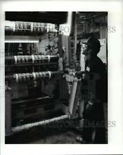 1989 Press Photo Automated Packaging System, Don Henderson, Press Operator picture