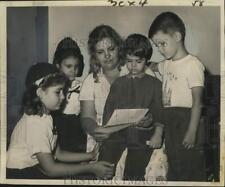 1965 Press Photo Letter from Dad in Cuba brings no happy news to refugee family picture