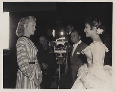 HOLLYWOOD BEAUTY ELIZABETH TAYLOR BEHIND SCENES PORTRAIT 1950s ORIG Photo C33 picture