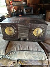 Vintage 1954 RCA Victor Model 2-C-521 Tube Clock Radio.   Crack On The Side picture