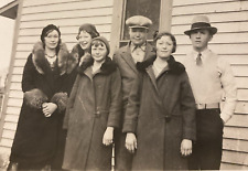 1920s Young Women Men Family Fashion Coats Hats Jewelry Original Photo P11L19 picture