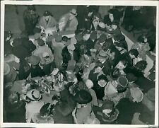 1941 Department Store Shoppers Swarming Scarce Shoes For Sale Ww2 Photo 8X10 picture