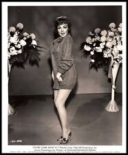Hollywood Beauty EDIE ADAMS 1961 ORIG SEXY LEGS CHEESECAKE PORTRAIT Photo 700 picture
