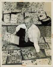 1948 Press Photo Harry Bird with his button collection in Seattle, Washington picture