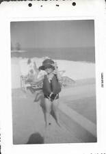  FOUND PHOTO black and white A DAY AT THE BEACH Snapshot VINTAGE 29 63 R picture
