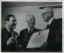 1970 Press Photo DC Melnik & H. Phillips present awards to Gov. Warren Knowles picture