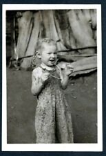 RARE CUBAN ALBINO LITTLE GIRL POVERTY IN THE COUNTRYSIDE CUBA 1950s Photo Y 185 picture