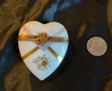 Vintage Limoges tricket hearbox. Signed. Hand Painted by Rochard Limoges France. picture