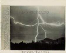 1965 Press Photo Double Lightning Strikes During Storm in Eugene, Oregon picture